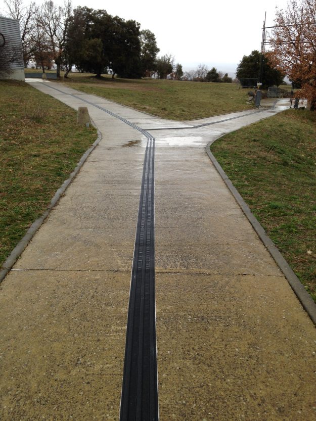 Rail de guidage pour malvoyant 2/2